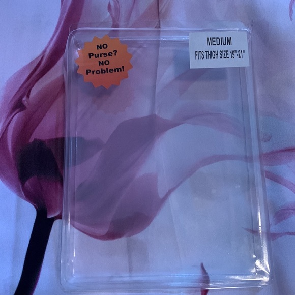 Lace Garter Cell Phone Holder - Picture 3 of 8